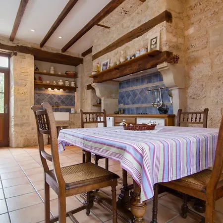 Belle Maison De Maitre - Piscine Et Jardin Prives - Au Coeur Du Village Medieval De - 4 Personnes - Garage Holiday home *