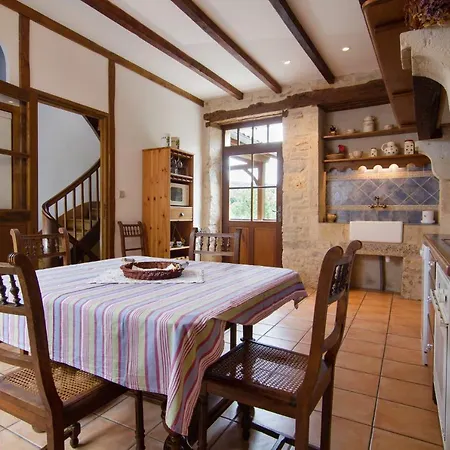 Belle Maison De Maitre - Piscine Et Jardin Prives - Au Coeur Du Village Medieval De - 4 Personnes - Garage *